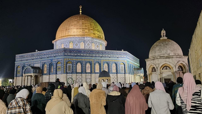 60 ألف مصل أدوا صلاة العشاء والتراويح في اليوم الثامن من شهر رمضان المبارك